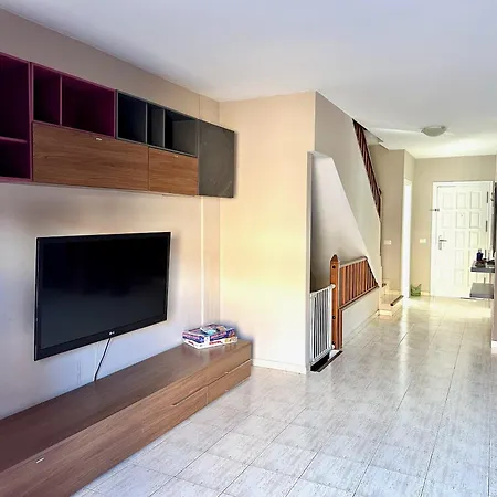 Pambnb - House Near To Beach, Terrace, Fiber Wi-fi, Bbq בית נופש גרנדילה דה אבונה